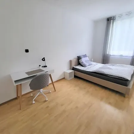 Moeblierte 3-zi Naehe Bwzk Apartment *